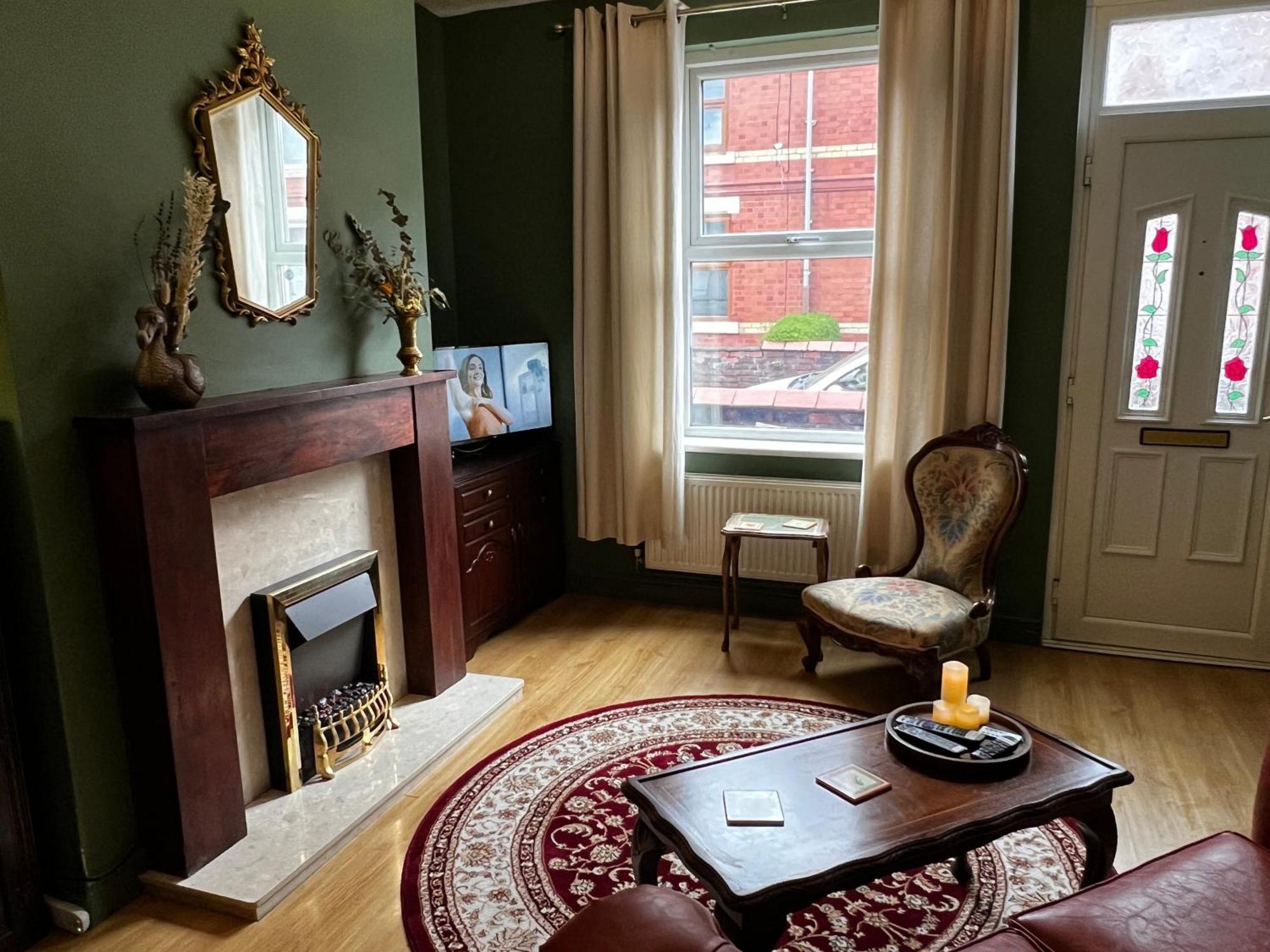 Robin'S Hollow: 2Bd Home Near Wrexham Afc Экстерьер фото